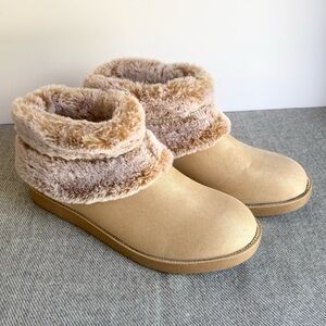 Bebe Faux Fur Cuff Winter Booties Tan Cozy Slip On Ankle Boots Women’s 11 NWOT